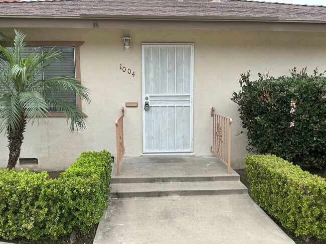 Building Photo - Washington (1004-1008)