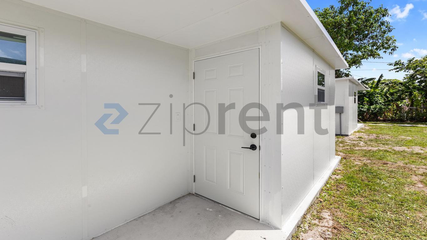 Building Photo - Unit C