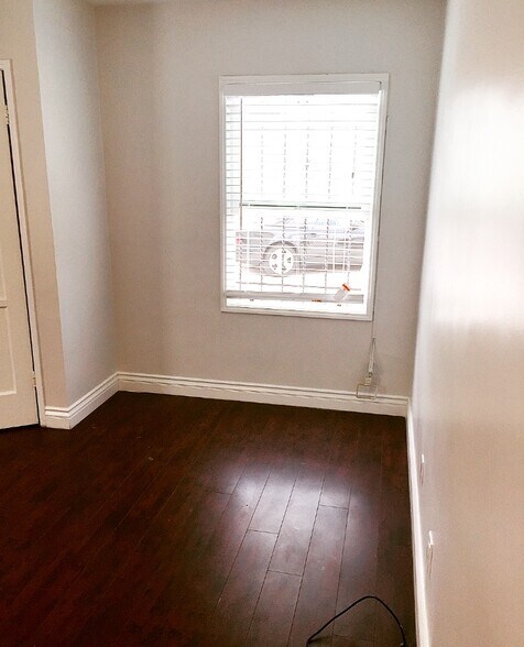 Building Photo - 1442 W 27th St