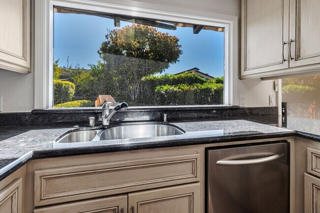 Building Photo - Spacious Saratoga Home with Great Outdoor ...