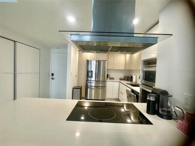 Building Photo - 100 Bayview Dr