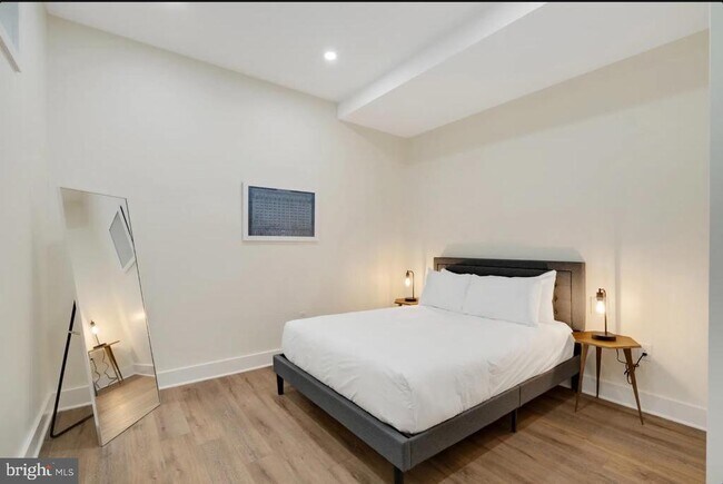 Building Photo - 150 S Independence Mall W