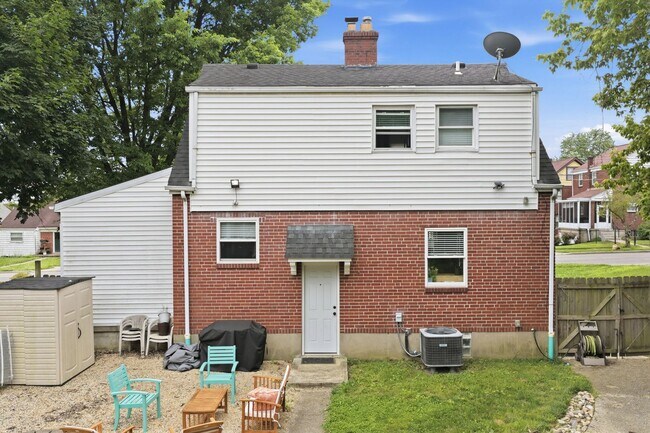 Building Photo - 4158 St Lawrence Ave