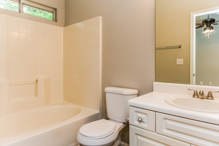 Building Photo - 2222 Serenity Dr NW