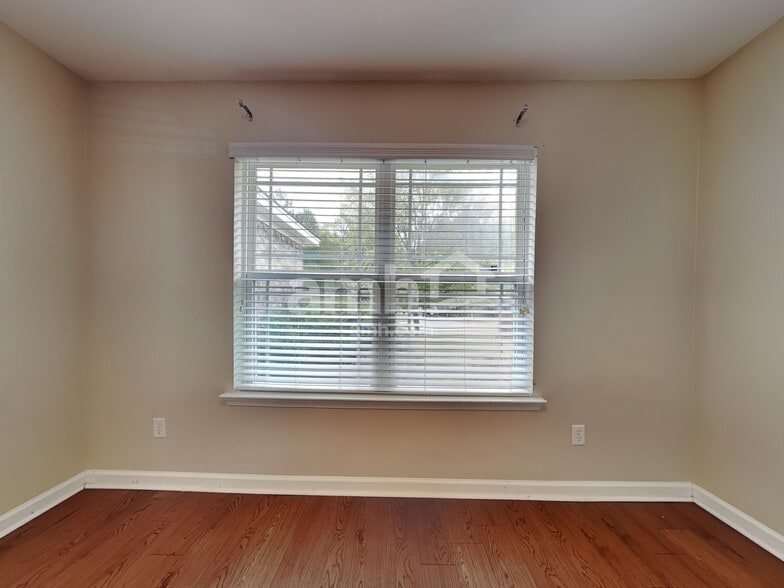 Building Photo - 116 Spring Lakes Dr