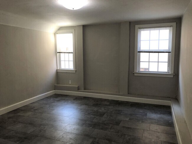 Building Photo - North side, quiet and spacious one bedroom is walking distance to the north side of the UC Berkel...