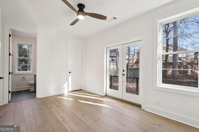 Building Photo - 120 Thome Dr