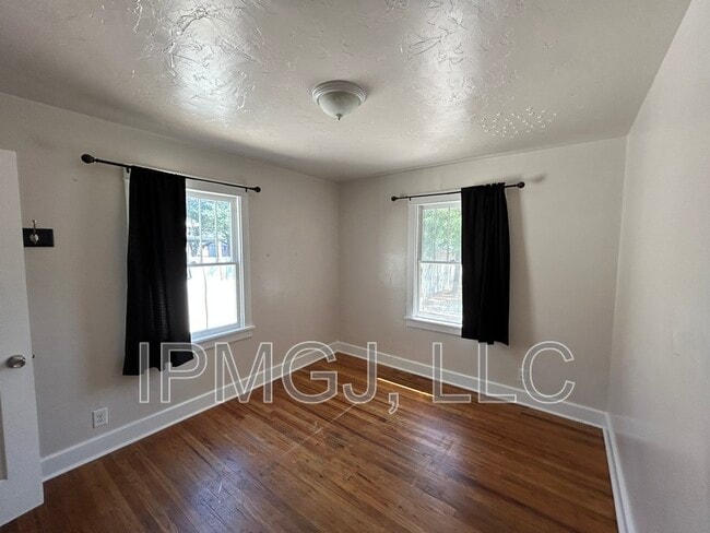 Building Photo - 935 Teller Ave