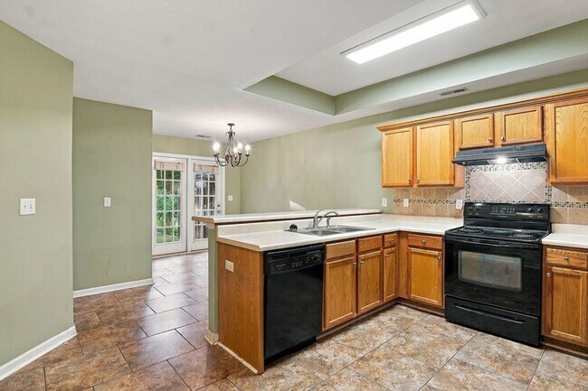 Building Photo - 5891 Southwood Pkwy
