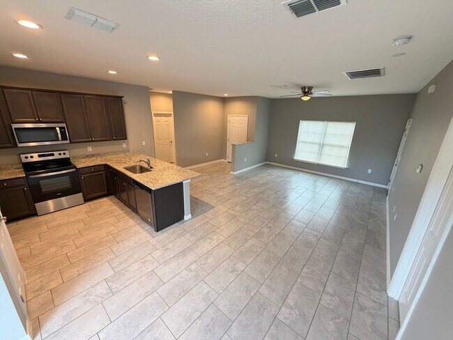 Building Photo - Available now!! Adorable 3 Bedroom / 2 Bathroom Home in Palm Bay!!