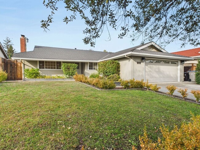 Building Photo - Stunning Turnkey Home in Cambrian!