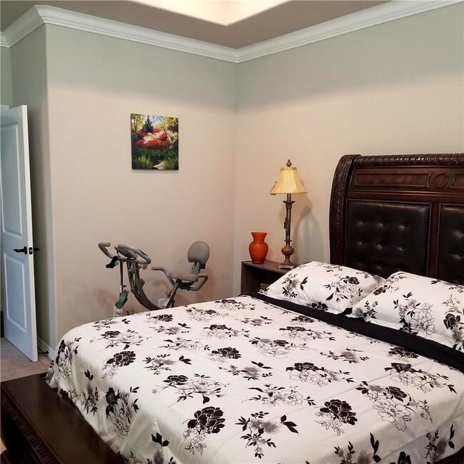 Building Photo - 5810 W Cane Hill Dr