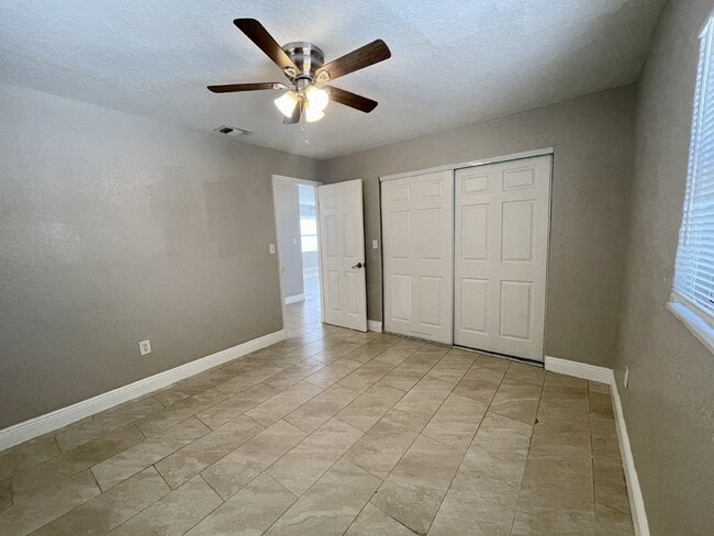 Building Photo - 4 bedroom 2 bathroom pool home for rent