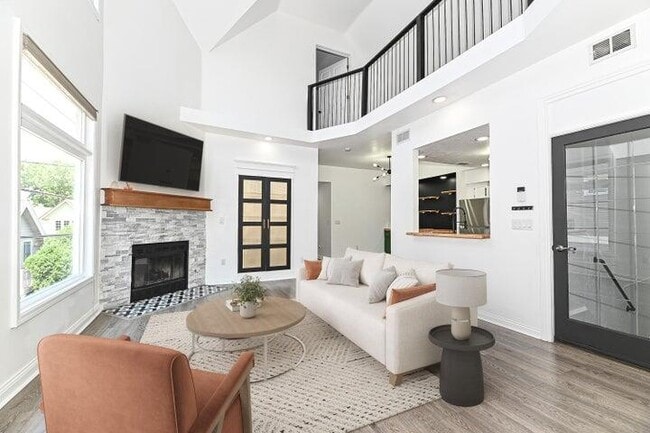 Building Photo - 118 W Reservoir Ave