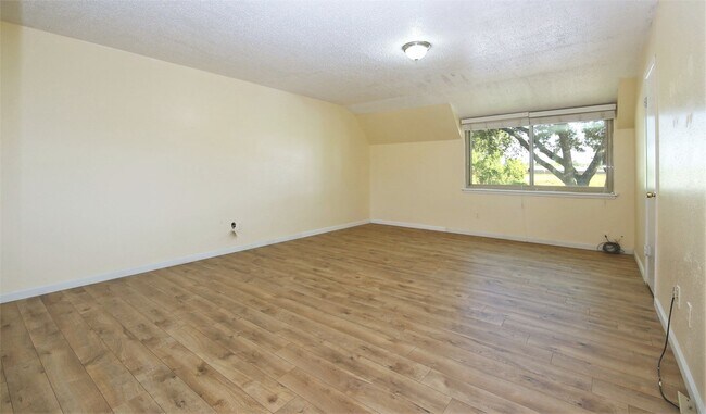 Building Photo - 2115 E Weldon Dr