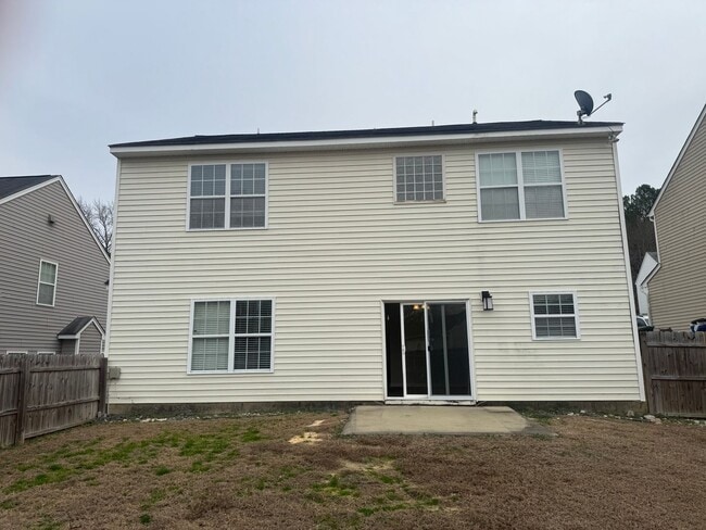 Building Photo - Charming 4br/2.5ba in SE Raleigh, Avail Now!