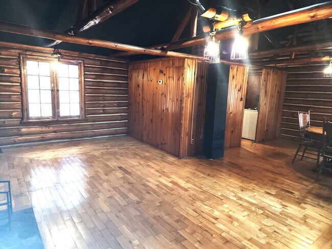 Building Photo - 3886 N West River Rd