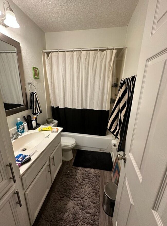 Building Photo - 2bd/1ba Townhome - South Lamar - Close to Downtown - Fenced Patio - $1450