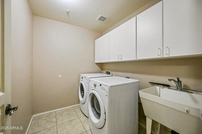 Building Photo - 7102 W Katharine Way