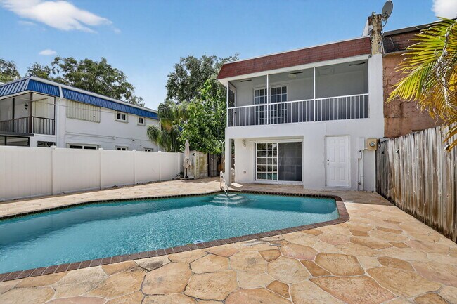 Building Photo - 5514 SW 44th Terrace