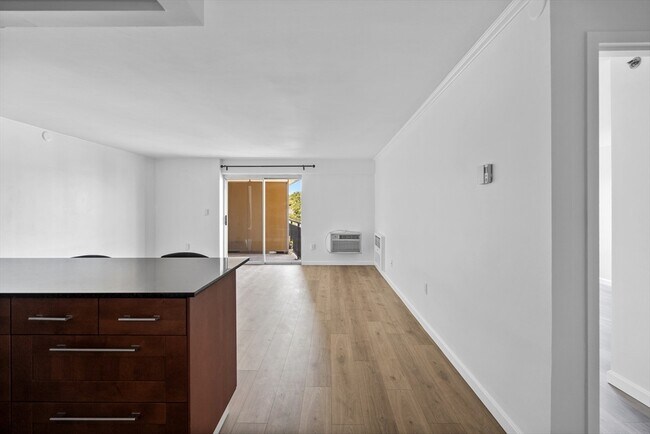 Building Photo - 1025 Hancock St