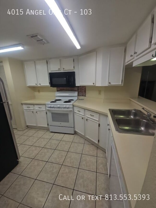 Building Photo - 4015 Angel Oak Ct