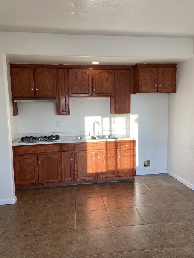 Building Photo - 1079 Center St