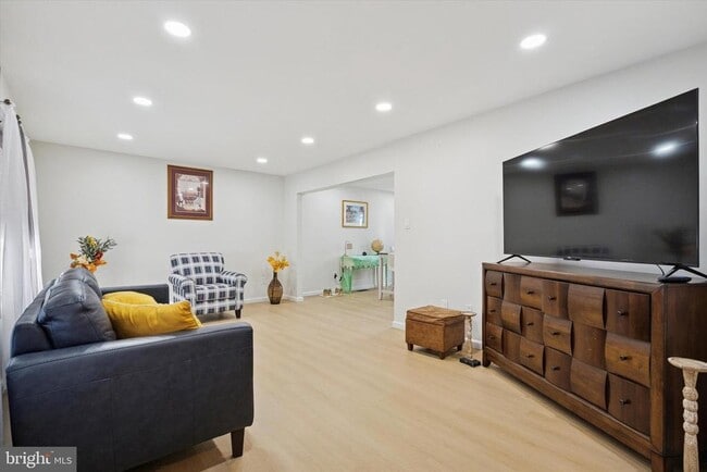 Building Photo - 127 Toledo Ln