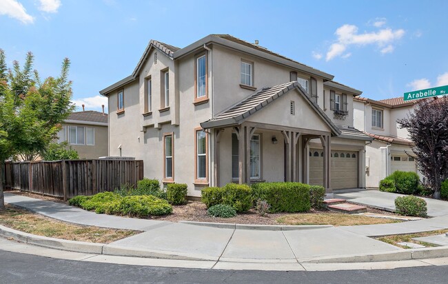 Building Photo - Spacious 3 Bedroom/2.5 Bath Home