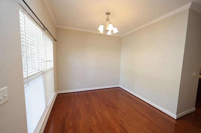 Building Photo - North Raleigh Townhome just off Glenwood Avenue + Ebenezer Church