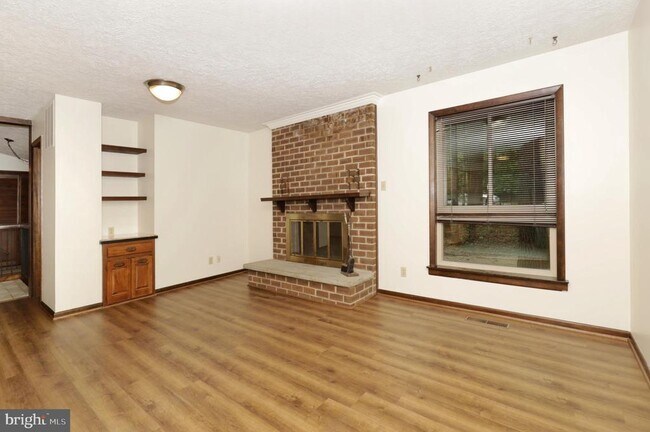 Building Photo - 11800 Wolf Run Ln