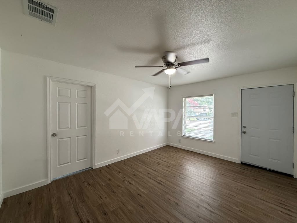 Building Photo - 4847 Featherock Dr