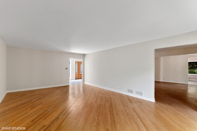 Building Photo - 2230 White Oak Dr