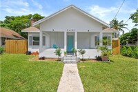 Building Photo - 3421 Pinewood Ave