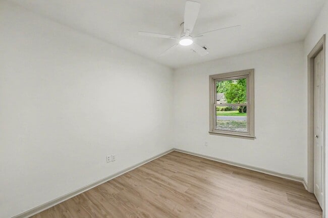 Building Photo - 100 English Rd