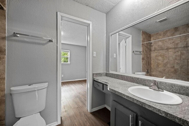 Building Photo - Diamond Villas