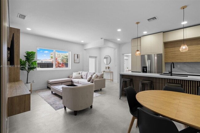 Building Photo - 4301 NW 4th St