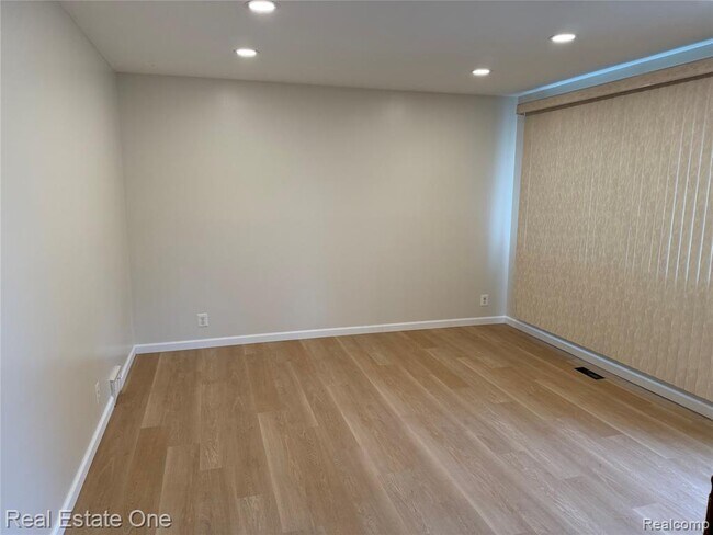 Building Photo - 5943 Whitefield St