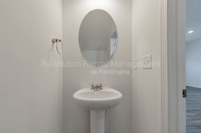 Building Photo - 205 Fenchurch Wy