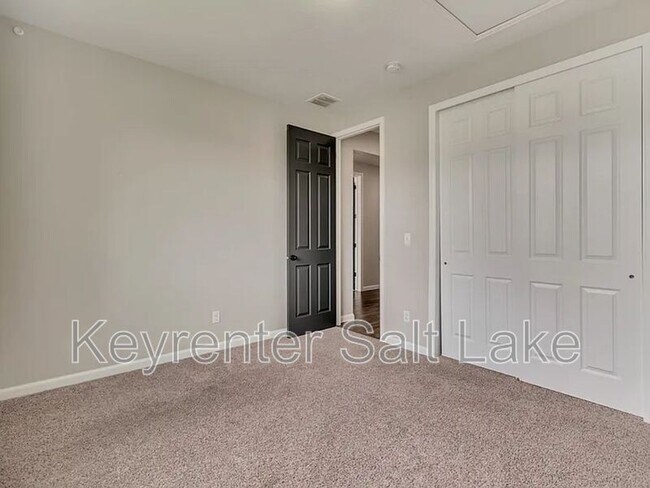 Building Photo - 31 N Palomino Way