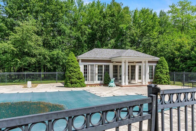 Building Photo - 35 Oakmont Dr