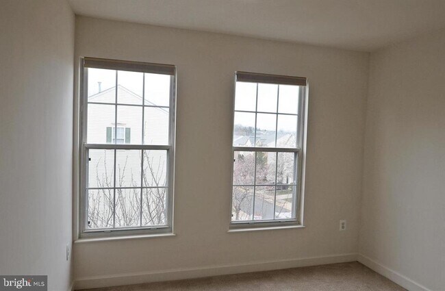 Building Photo - 14243 Glade Spring Dr