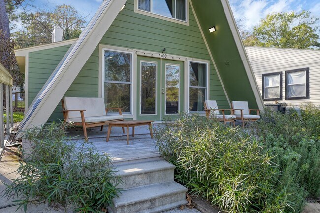 Building Photo - 1500 W Pine Lake Cir