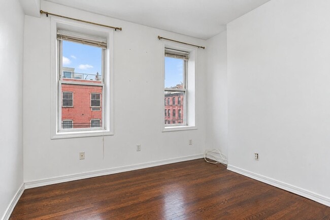 Building Photo - 231 Grand St