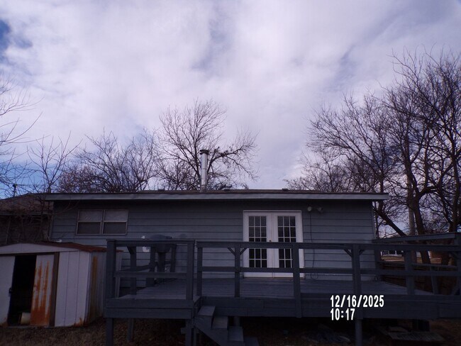 Building Photo - Great home located close to shopping and restaurants