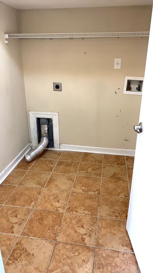 Building Photo - Beautiful 4-Bedroom,2.5-Baths with Two Car...