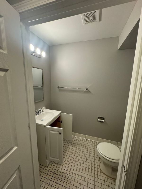 Building Photo - 426 W Normal Pkwy