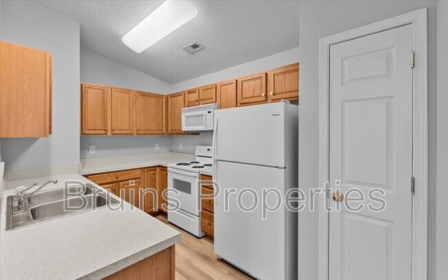 Building Photo - 6113 Hedgecock Cir