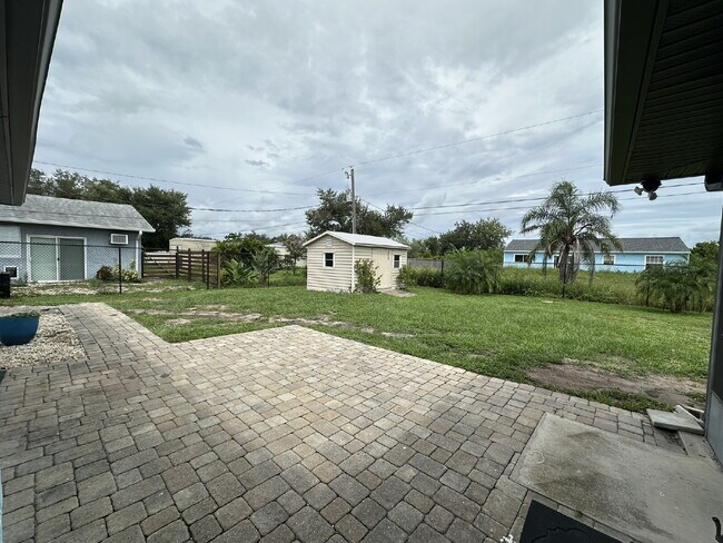 Building Photo - "Charming 3-Bedroom Home in Englewood!"