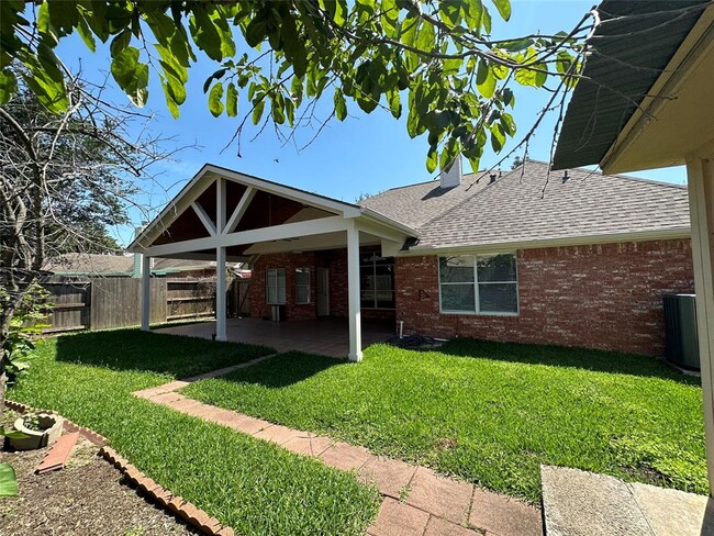 Building Photo - 806 Legend Spring Dr